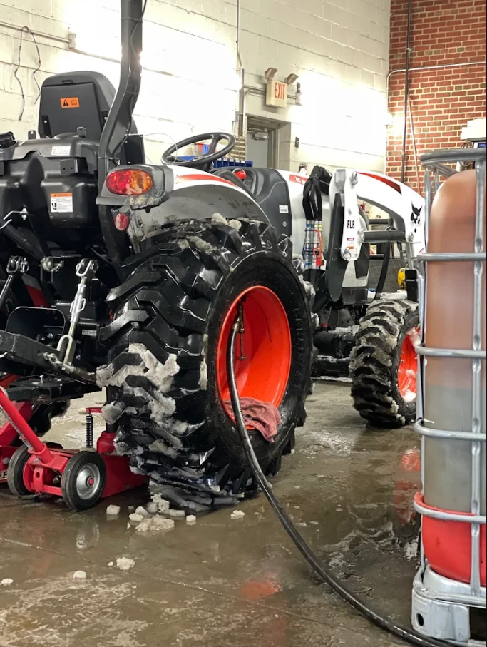Tractor rear tire filling